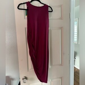 Like new Halara round neck rouched dress sz m burgundy